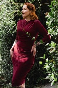 Vintage Chic for Topvintage - Exklusiv bei Topvintage ~ Rosalyn Slinky Bleistiftkleid in Weinrot
