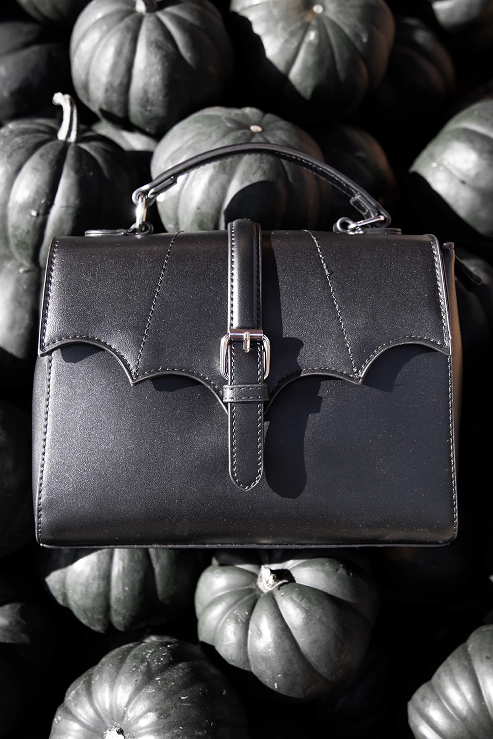 Banned Retro - Eclipse Handbag in Black