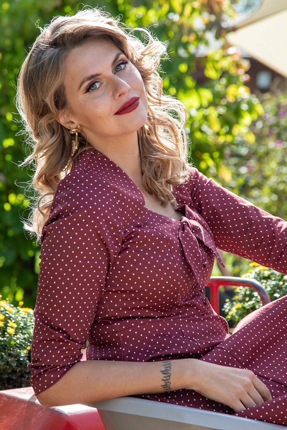 Dolly Dawn - Exclusivité Topvintage ~ Robe swing à pois Camilla en bordeaux 2