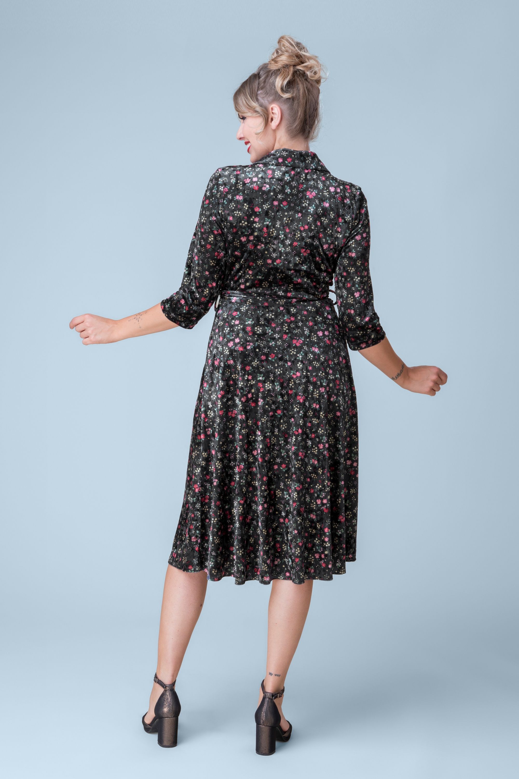 Topvintage Boutique Collection - Topvintage exclusive ~ Liliane Floral Dress in Black 3