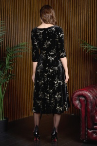 Banned Retro - Luna Cheers Velvet Swing Dress in Black 2