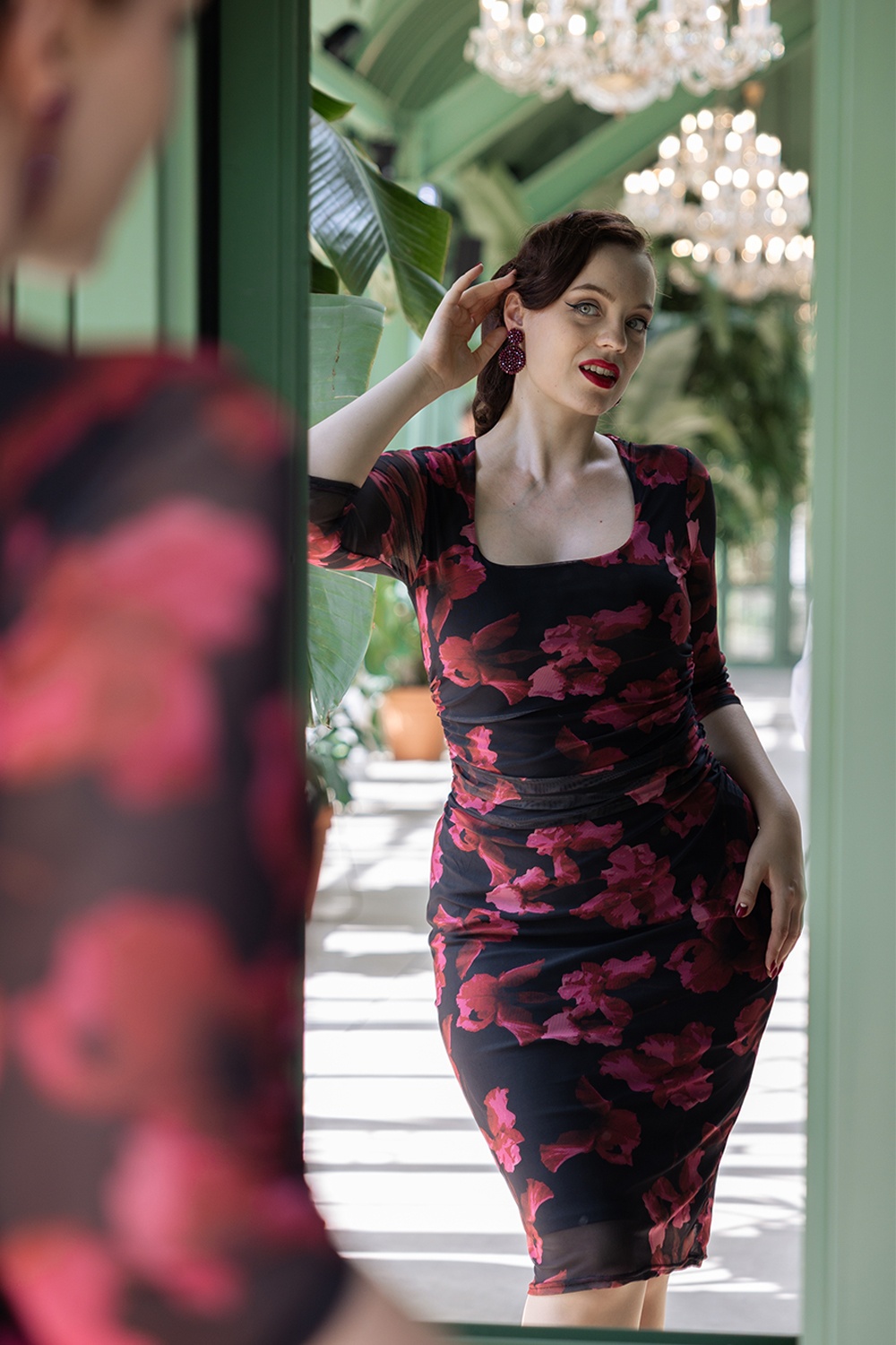 Vintage Chic for Topvintage - Topvintage exclusive ~ Mira Muse Pencil Dress in Black and Red