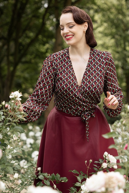 Topvintage Boutique Collection - Exclusivité Topvintage ~ Haut cache-coeur imprimé Jennifer en noir délavé