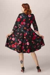 Hearts & Roses - Exclusivité Topvintage ~ Robe swing à fleurs Svenna en noir 2