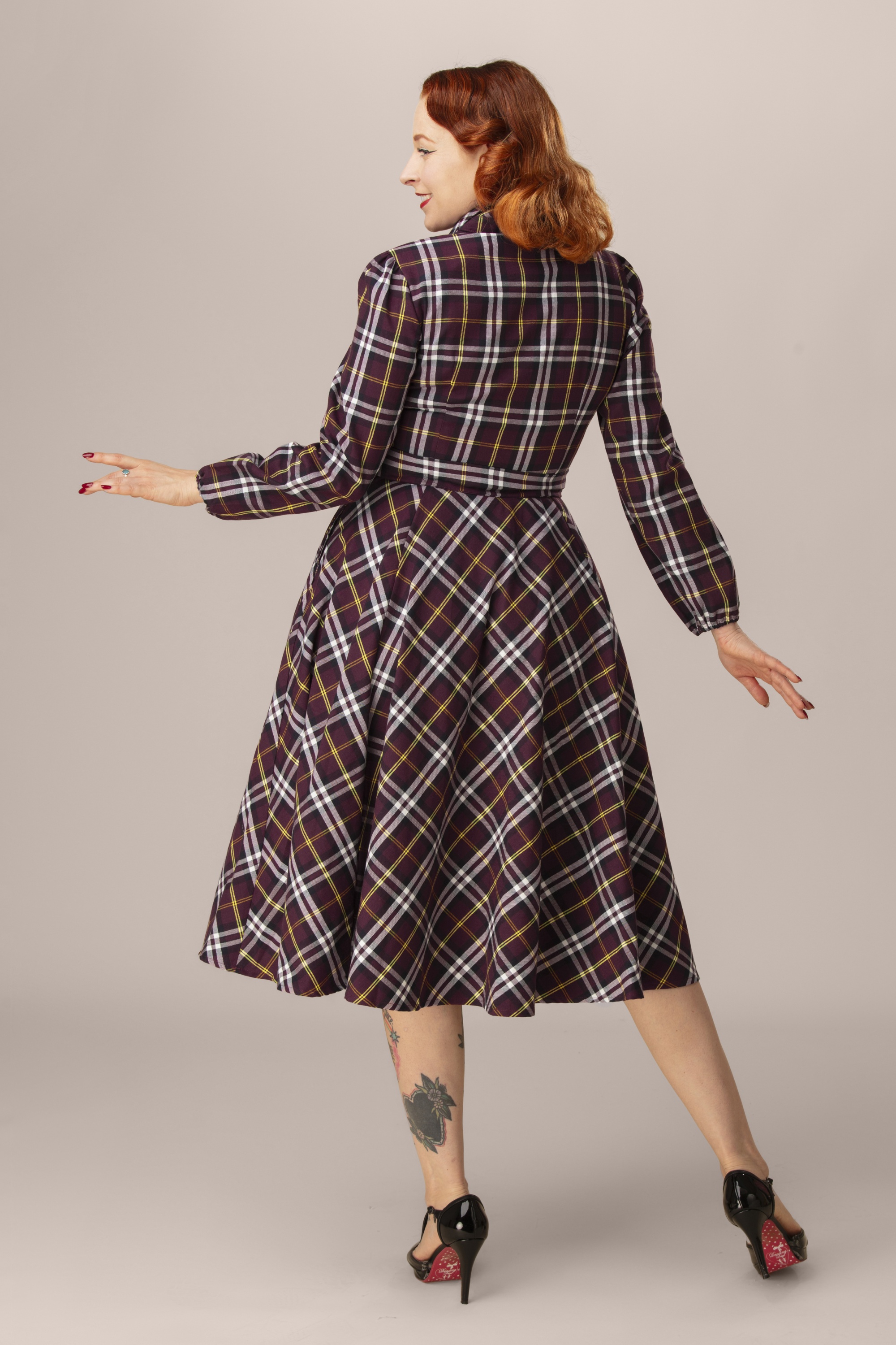 Hearts & Roses - Exclusivité Topvintage ~ Robe swing à carreaux Francine en bordeaux 3