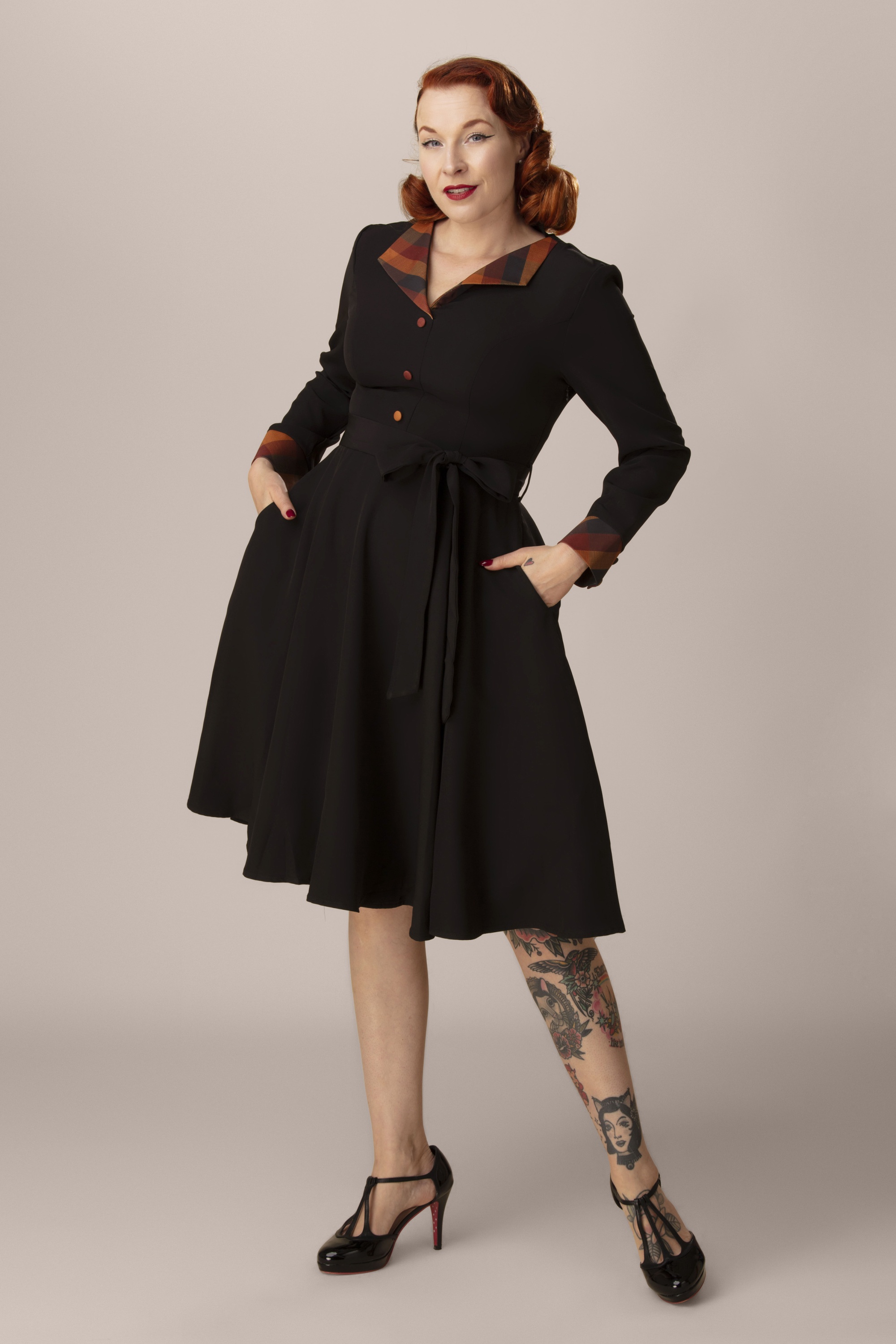 Hearts & Roses - Exclusivité Topvintage ~ Robe swing Serina en noir et orange