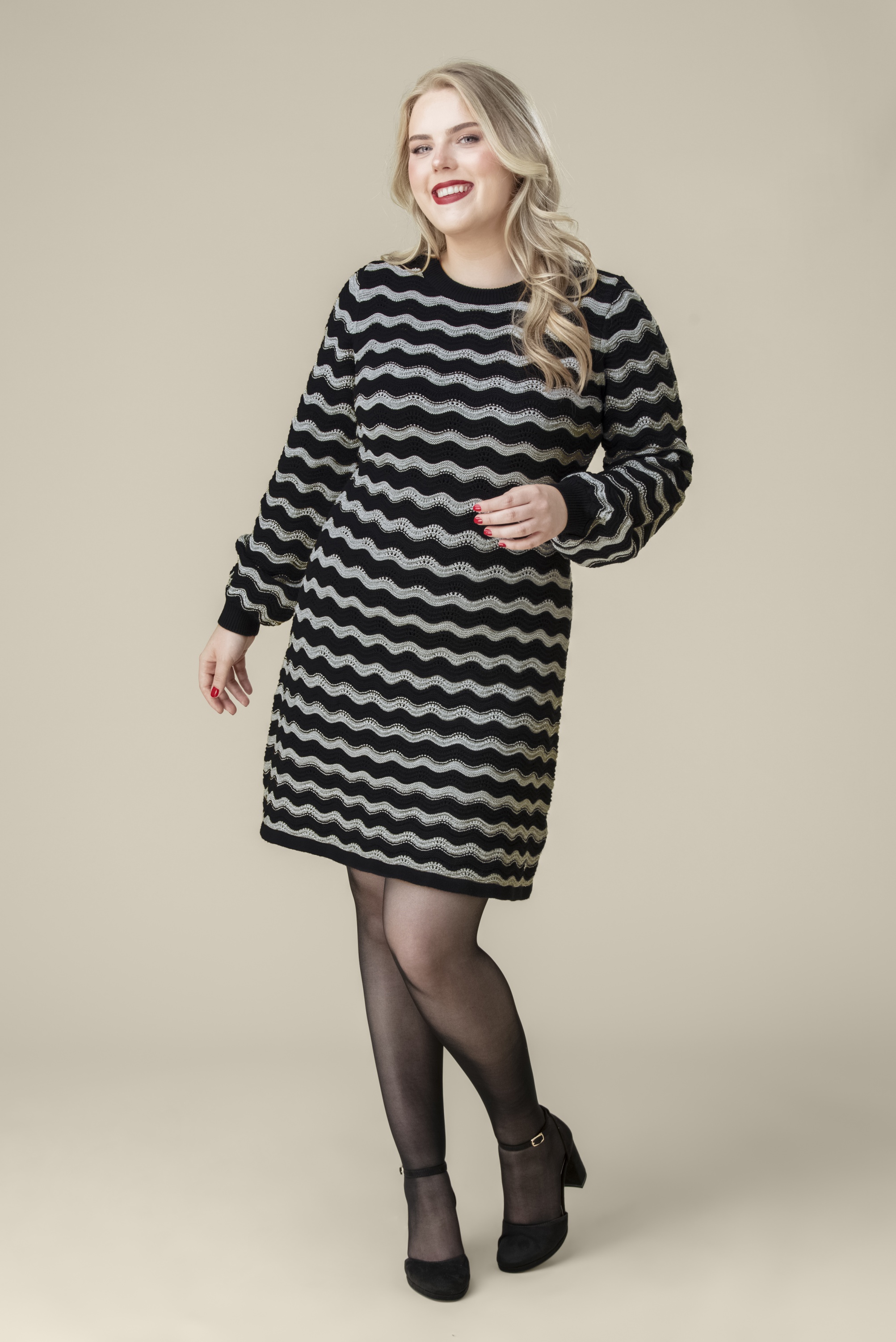 Smashed Lemon - City Lights Zig Zag Knit Dress in Black and Silver