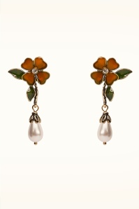Lovely - Pearly Flower oorbellen in goud
