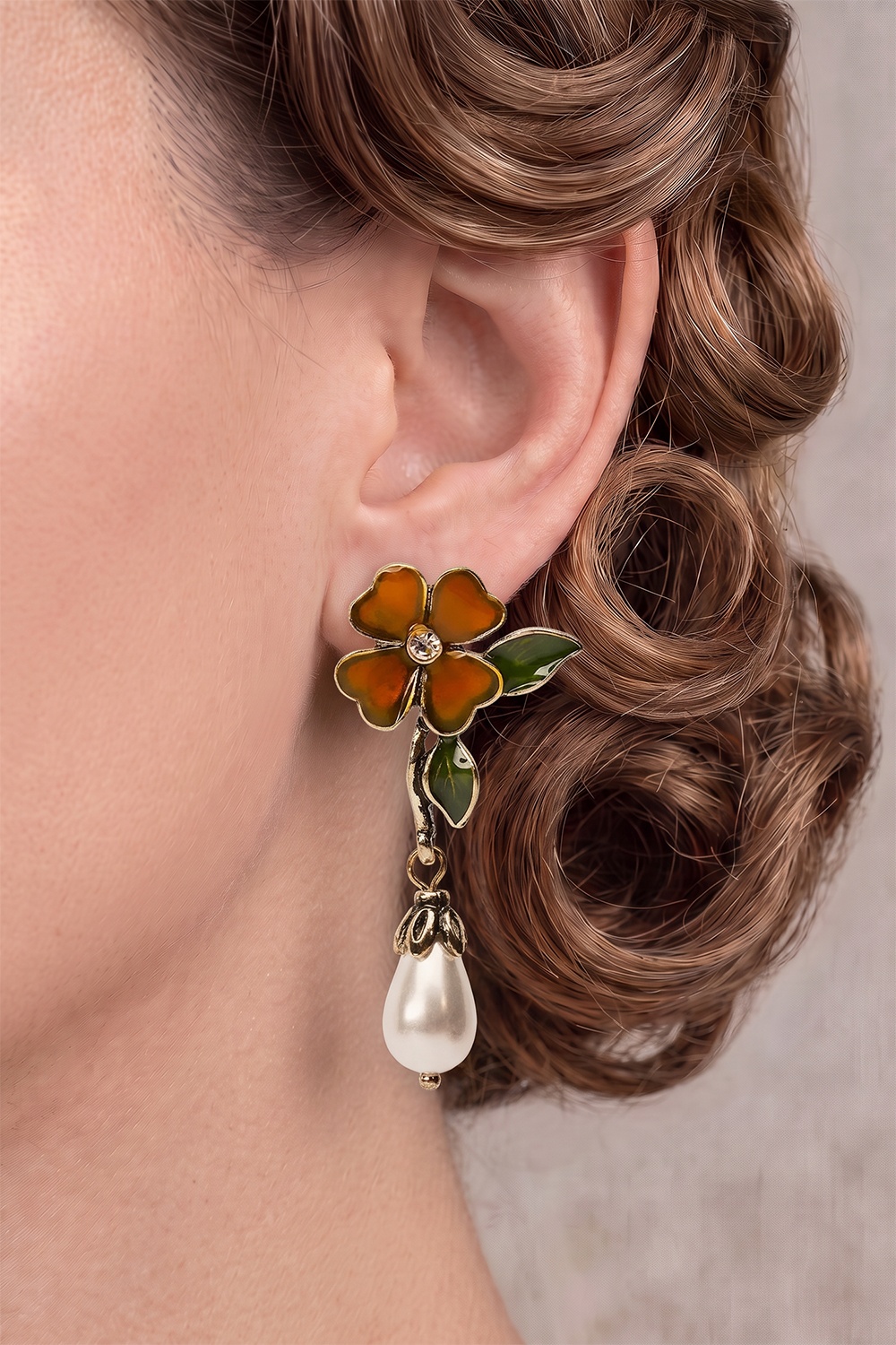 Lovely - Pearly Flower oorbellen in goud 2