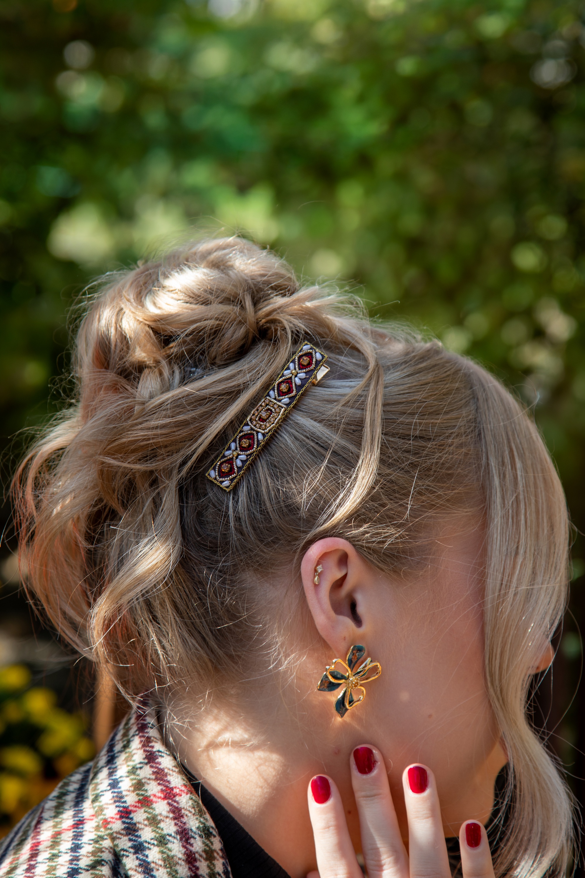 Powder - Barrettes à motif fleurs et feuilles Jewelled en noir 2