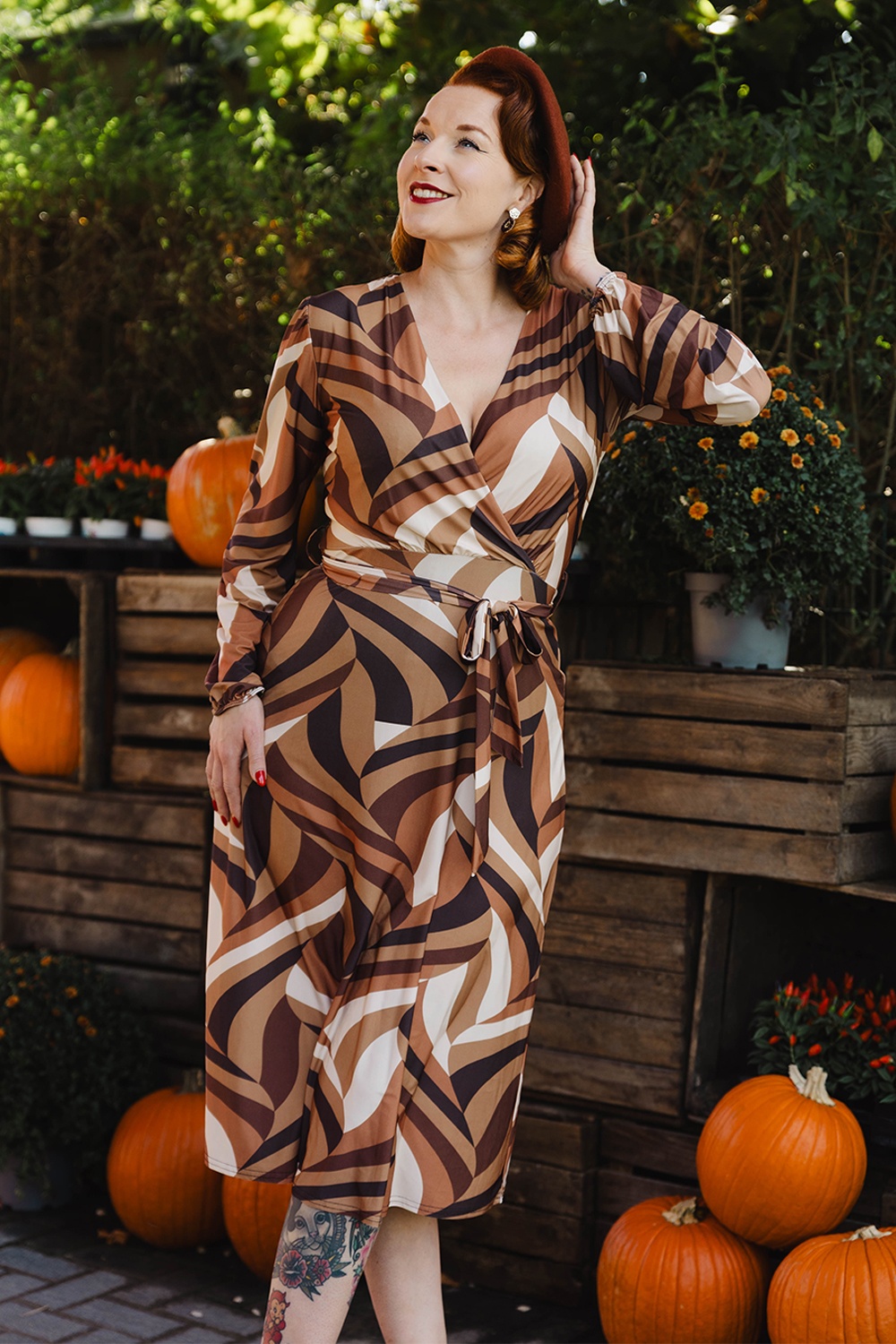 Vintage Chic for Topvintage - Exklusiv bei Topvintage ~ Taylor Abstraktes Crossover-Swingkleid in Braun