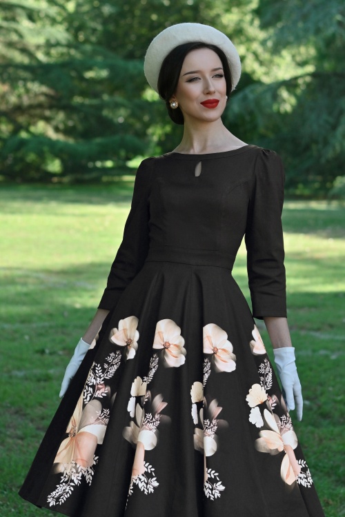 Hearts & Roses - Mila floral swing jurk in zwart 3