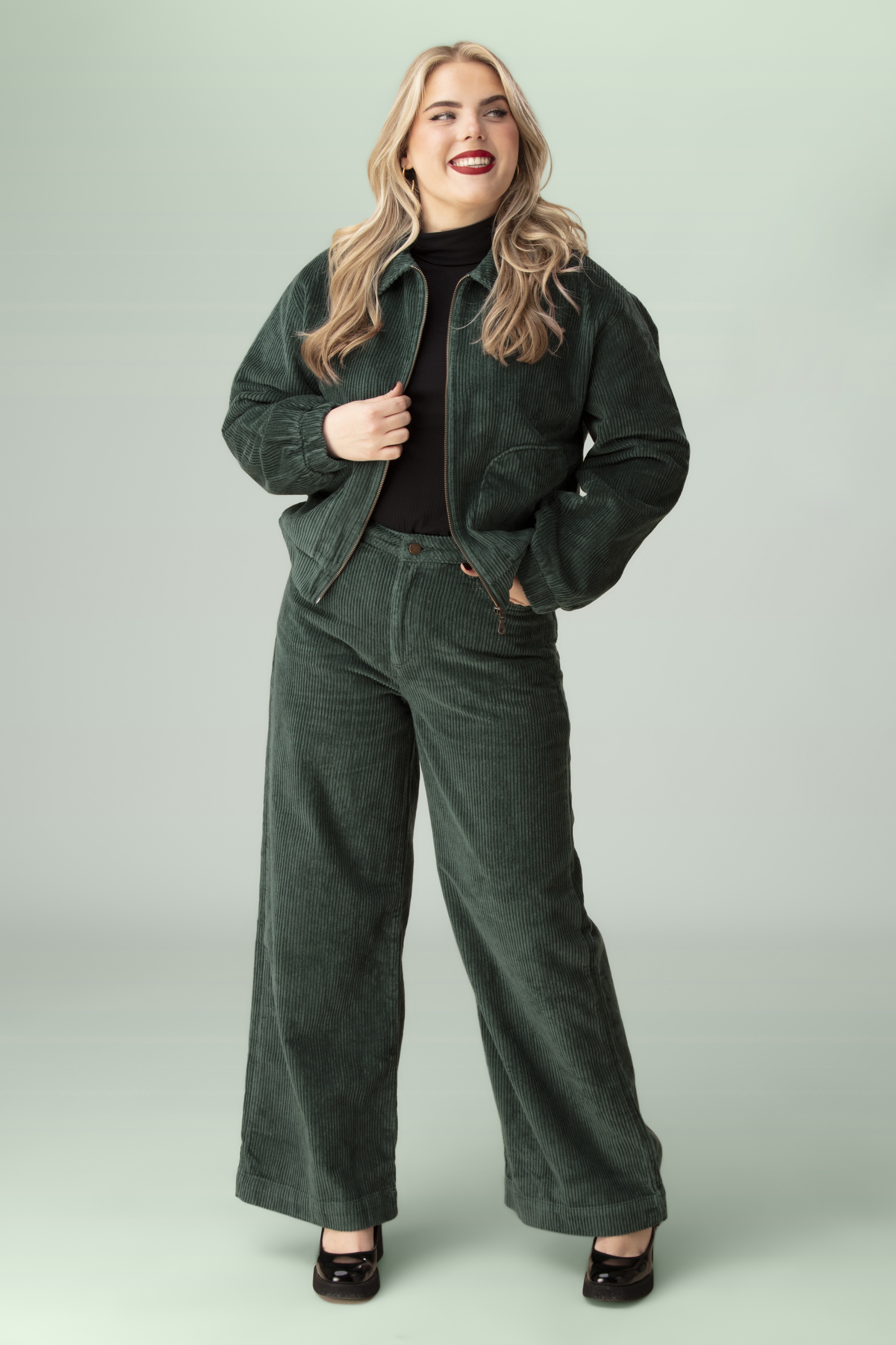 Mademoiselle YéYé - Pantalon Casual Cut en vert jardin botanique 3