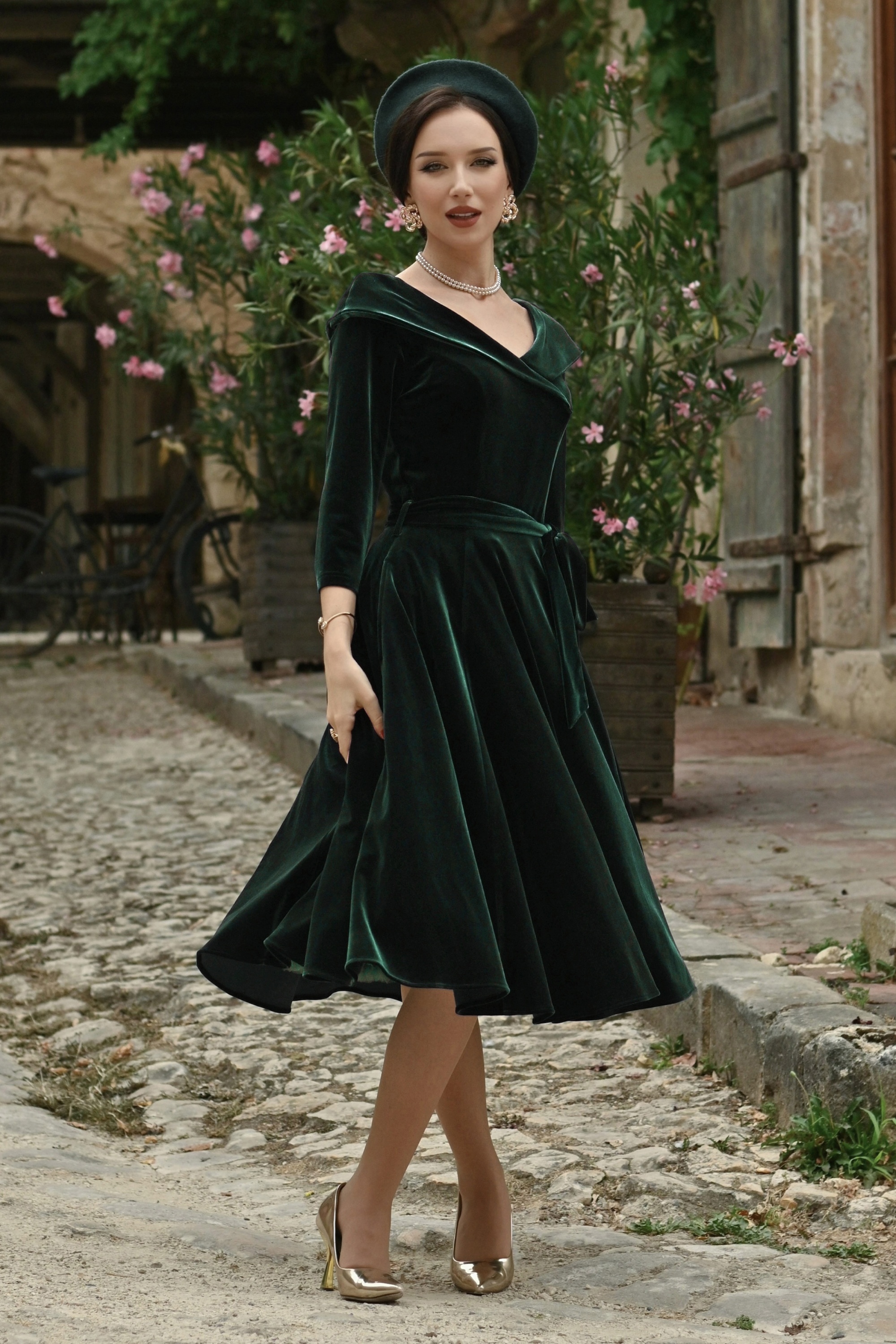 Hearts & Roses - Mabel Velvet Swing Dress in Bottle Green