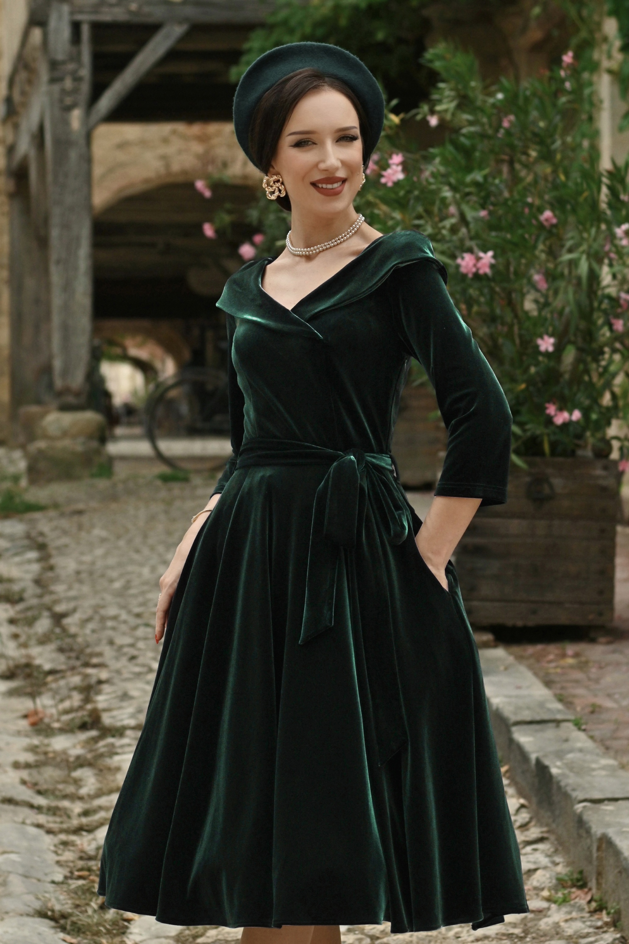 Hearts & Roses - Mabel Velvet Swing Dress in Bottle Green 3