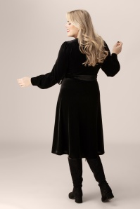 Very Cherry - Robe portefeuille Dalida en velours noir 2