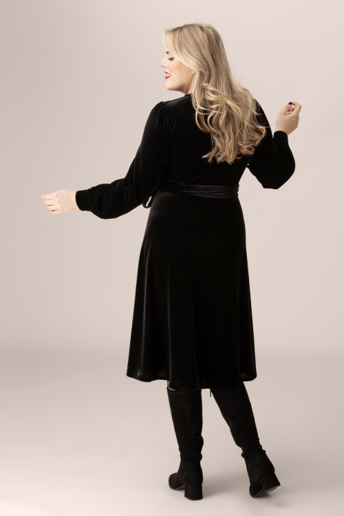 Very Cherry - Dalida fluwelen wikkeljurk in zwart 2