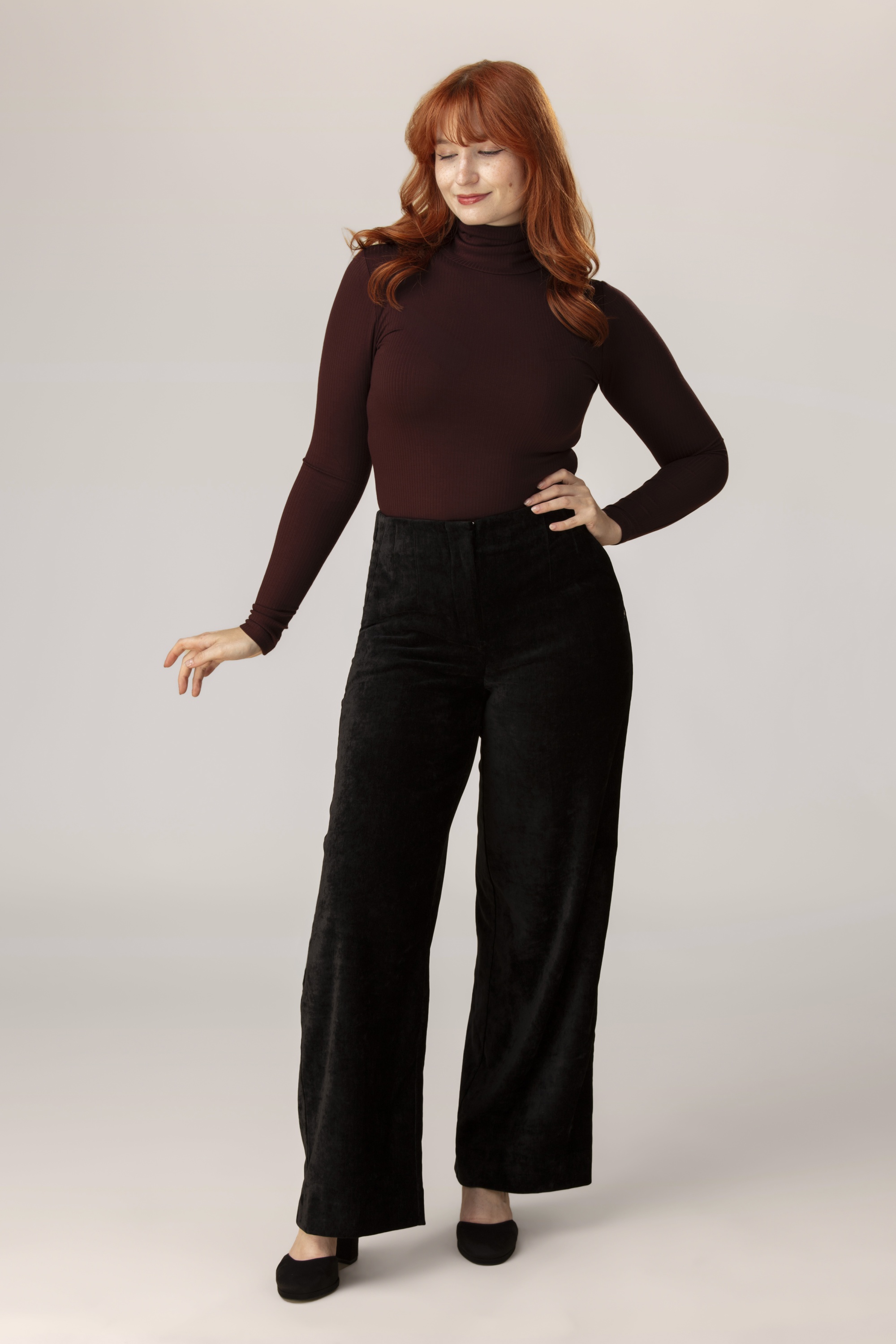 Surkana - Pantalon à jambes larges Wardia en velours noir