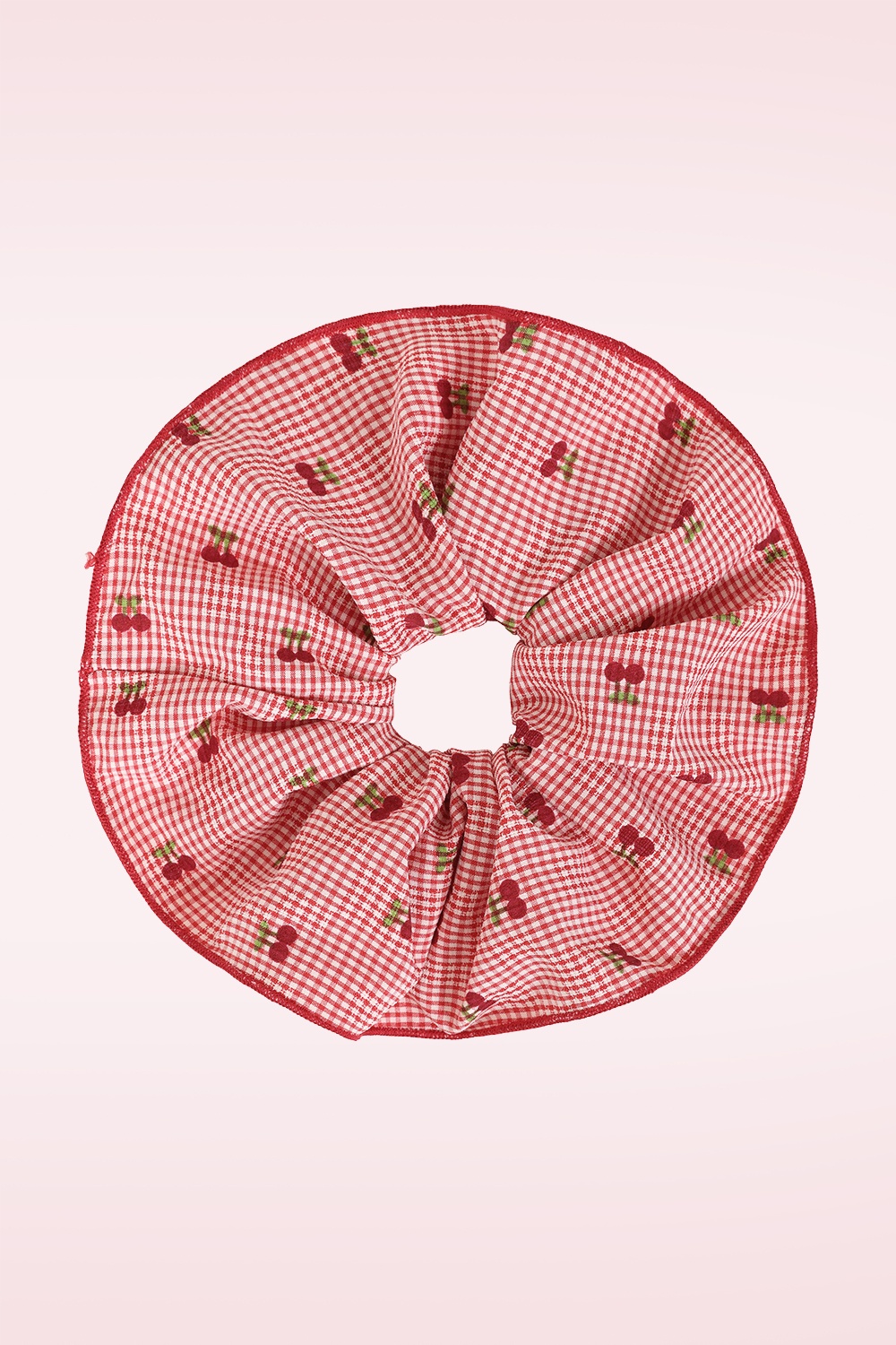 Banned Retro - Cherry Belle grote scrunchie in rood gingham