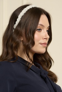 Banned Retro - Eloise Pearl Headband in Cream