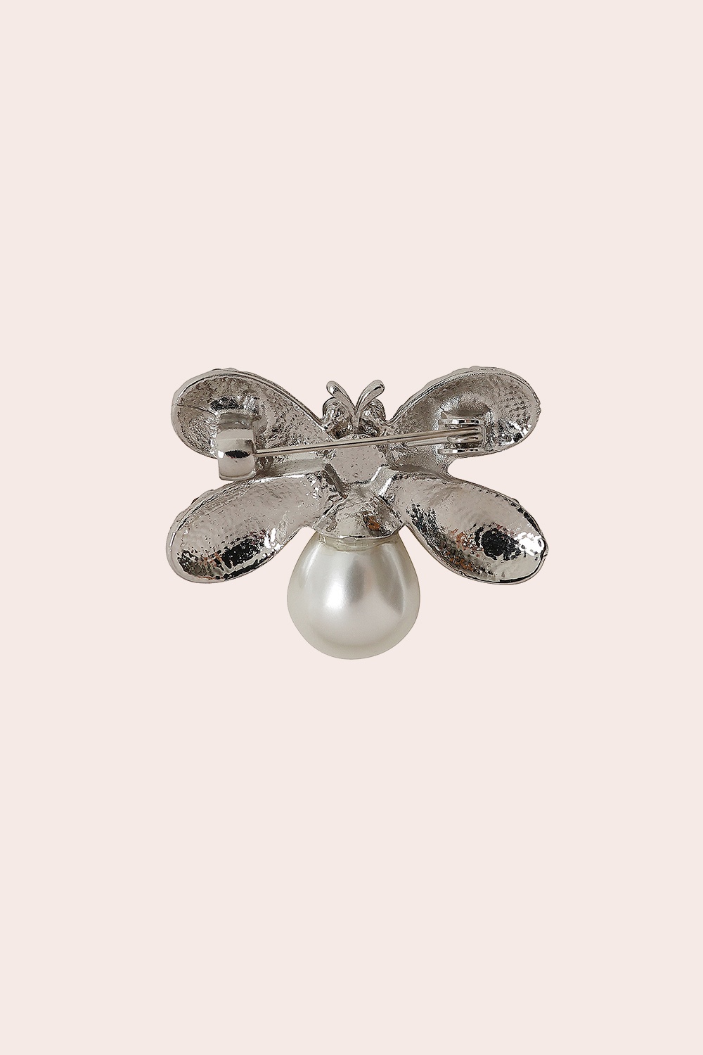Banned Retro - Pearl Bee Brooch in Silver 3
