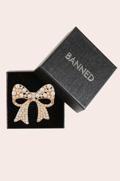 Banned Retro - Pearl Ribbon Brooch in Gold 2