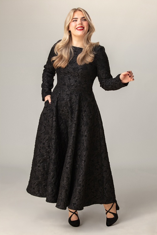 Hearts & Roses - Exklusiv bei Topvintage ~ Sylvie Florales Midi-Swingkleid in Schwarz