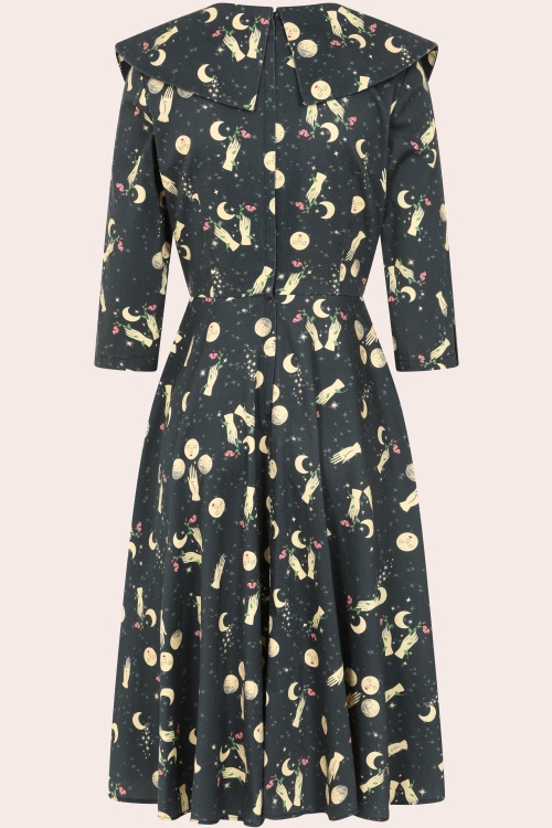 Banned Retro - Robe swing en coton Evelyn Moon vert pin foncé  2