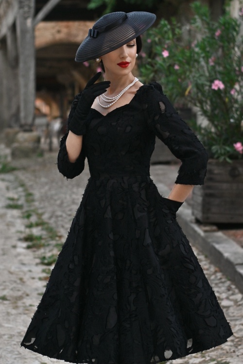 Hearts & Roses - Nora Floral swing jurk in zwart 3