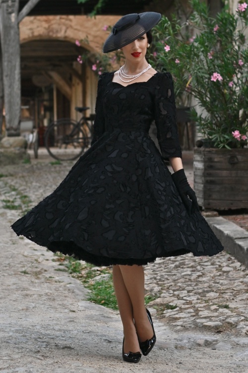 Hearts & Roses - Nora Floral swing jurk in zwart 6
