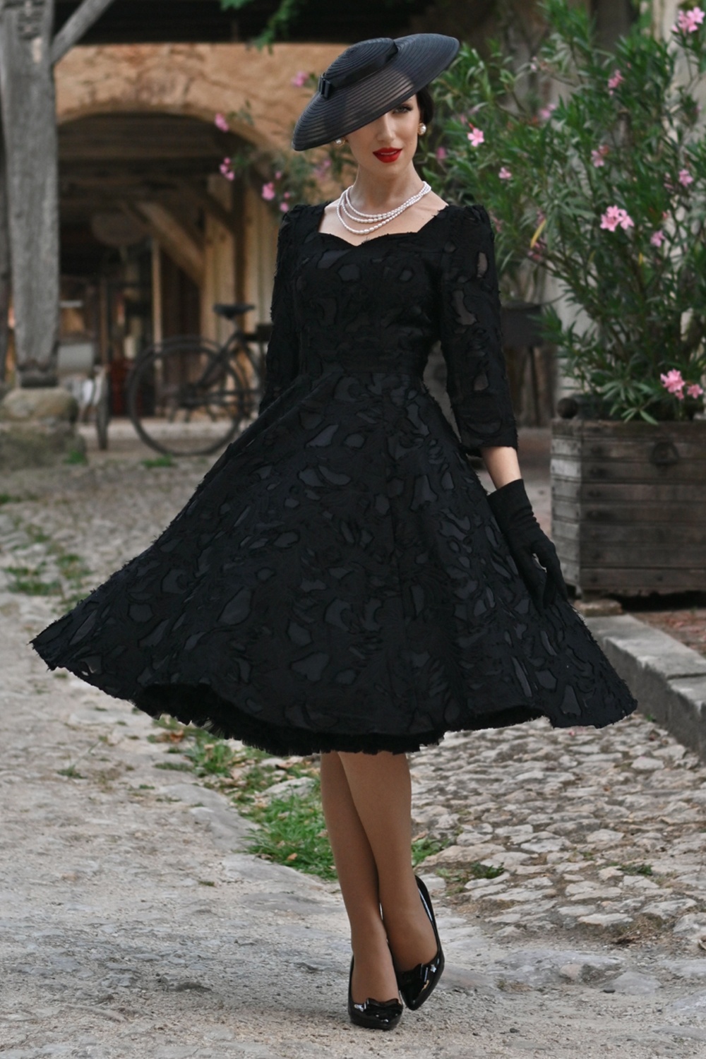 Hearts & Roses - Nora Floral swing jurk in zwart 6