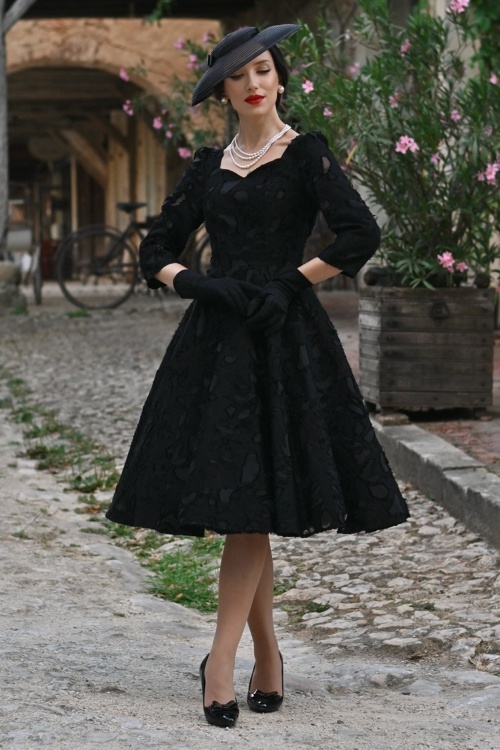 Hearts & Roses - Nora Floral swing jurk in zwart