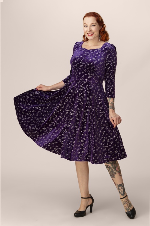 Hearts & Roses - Topvintage exclusive ~ Atomic Star Velvet Swing Dress in Purple