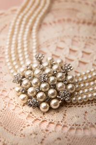 Lovely - Audrey Choker-Halskette mit cremefarbenen Perlen 4