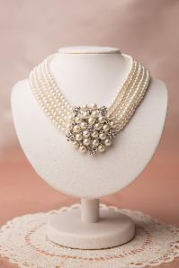 Lovely - Audrey Choker-Halskette mit cremefarbenen Perlen 6