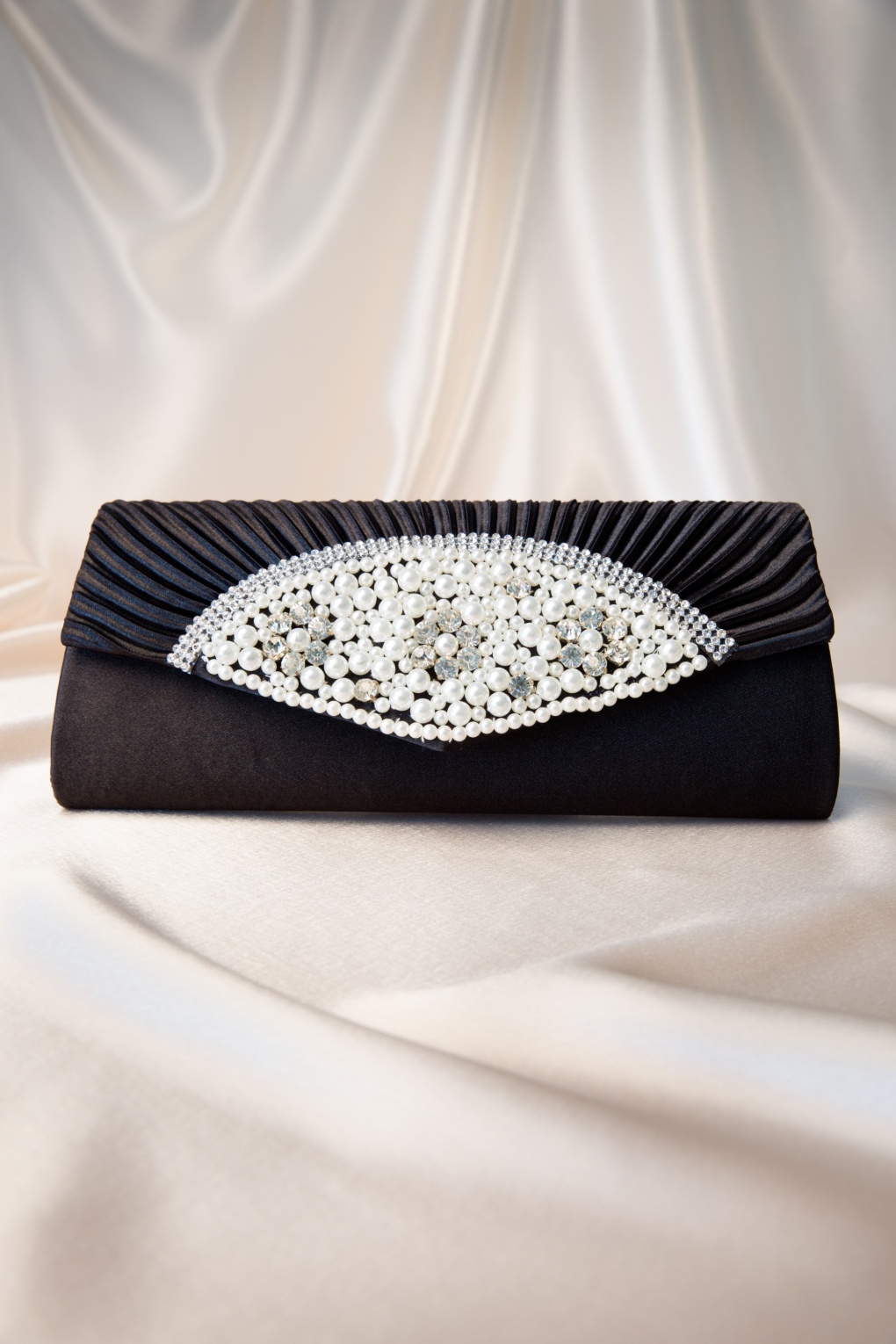 Glamorous Evening Clutch with Pearls