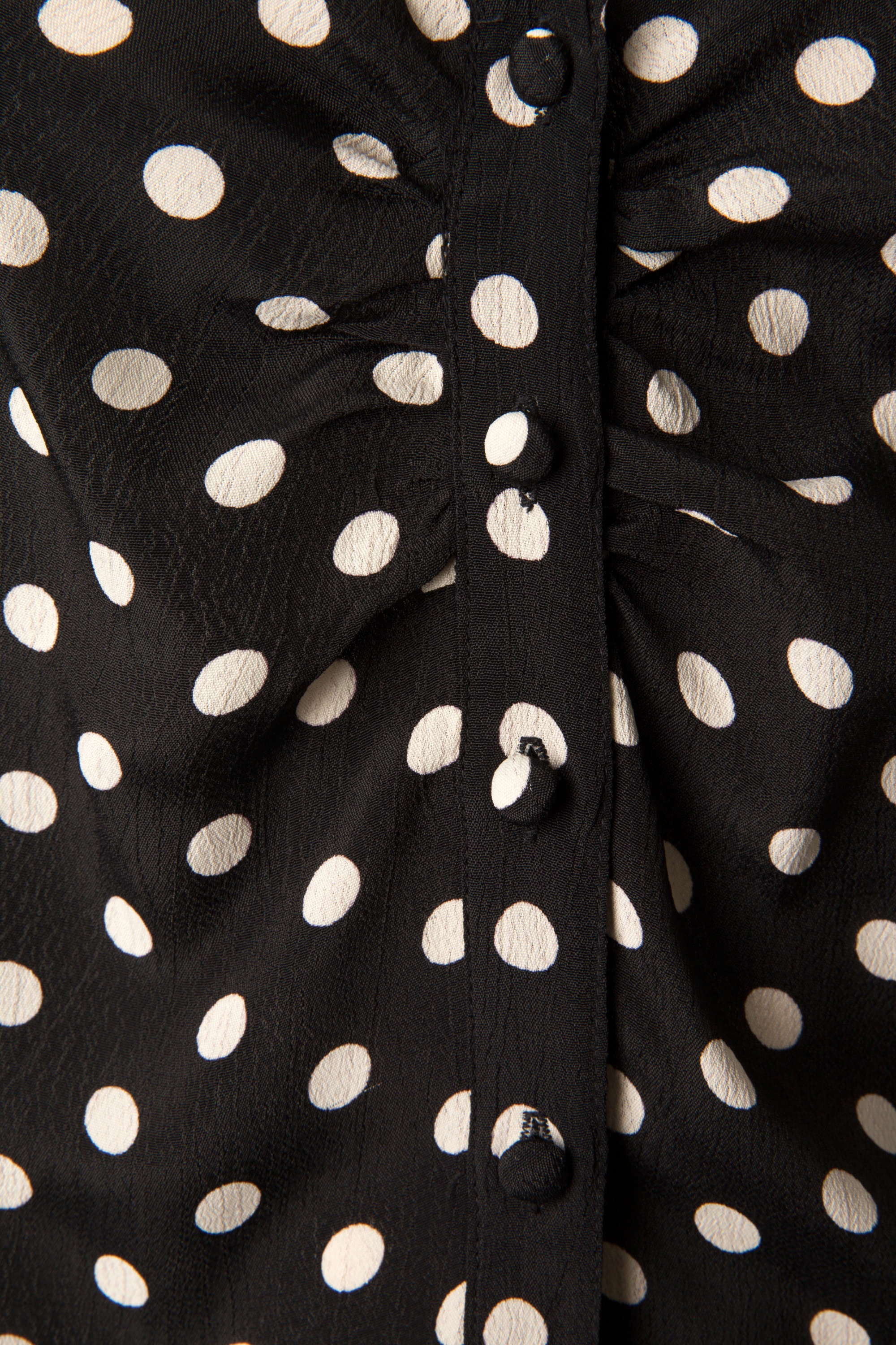 The Seamstress of Bloomsbury - Paula polkadotblouse in zwart en wit 3