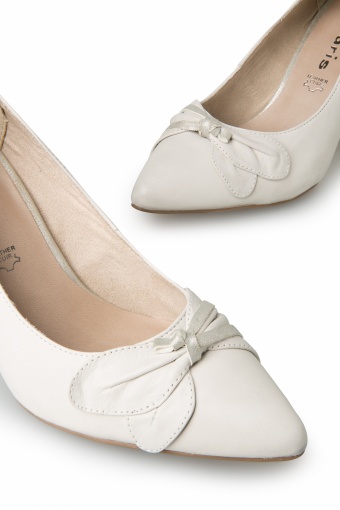 pointed white pumps