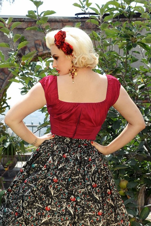 Pinup Couture - Boerentop in rood 7