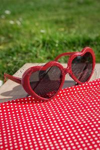 So Retro - 60s Red Hearts Sunglasses 2