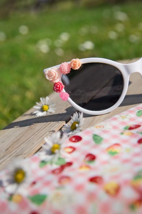So Retro - Cats Eye Flower Sunglasses Années 50 en Blanc 6