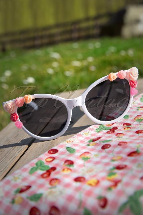So Retro - 50s Cats Eye Flower Sunglasses in White 2