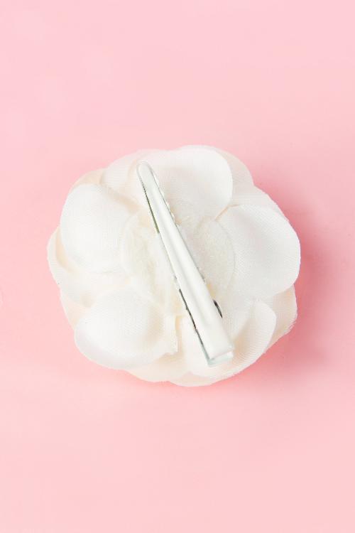 ZaZoo - Pin-Up Pair Of Cream Flower Hairclips 3