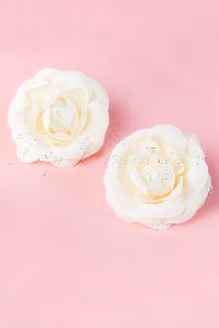 ZaZoo - Pin-Up Pair Of Cream Flower Hairclips