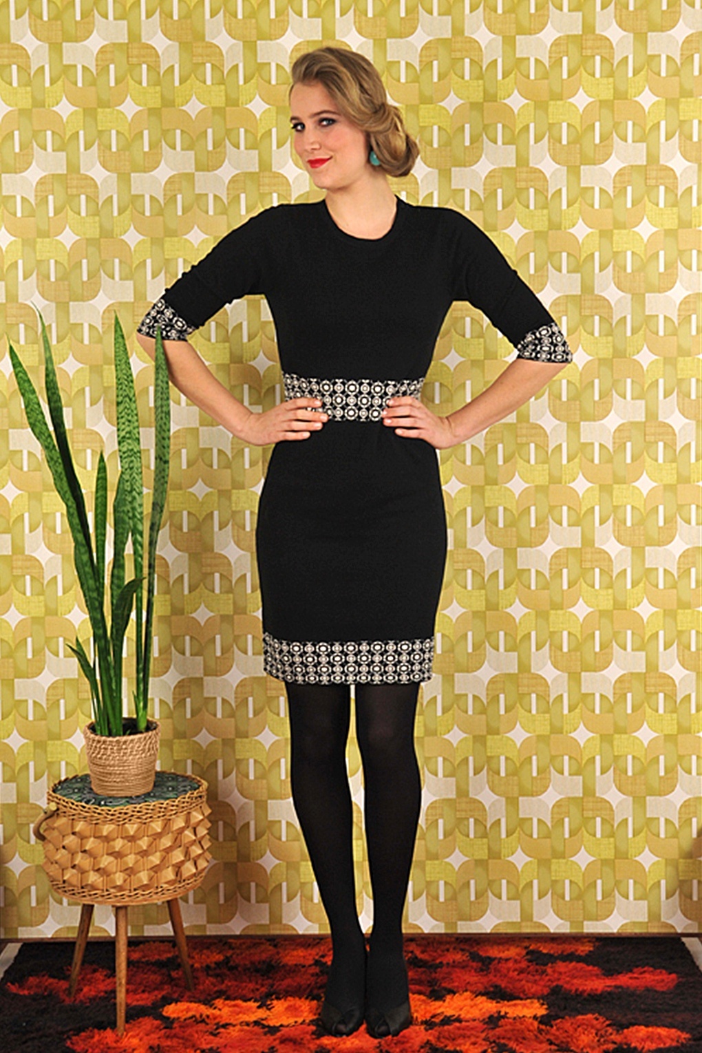 50s Knit Circlet Dress in Black and Cream