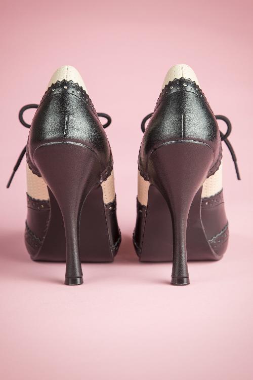 Pinup Couture - Edle cremefarbene und schwarze Schnürstiefeletten 8