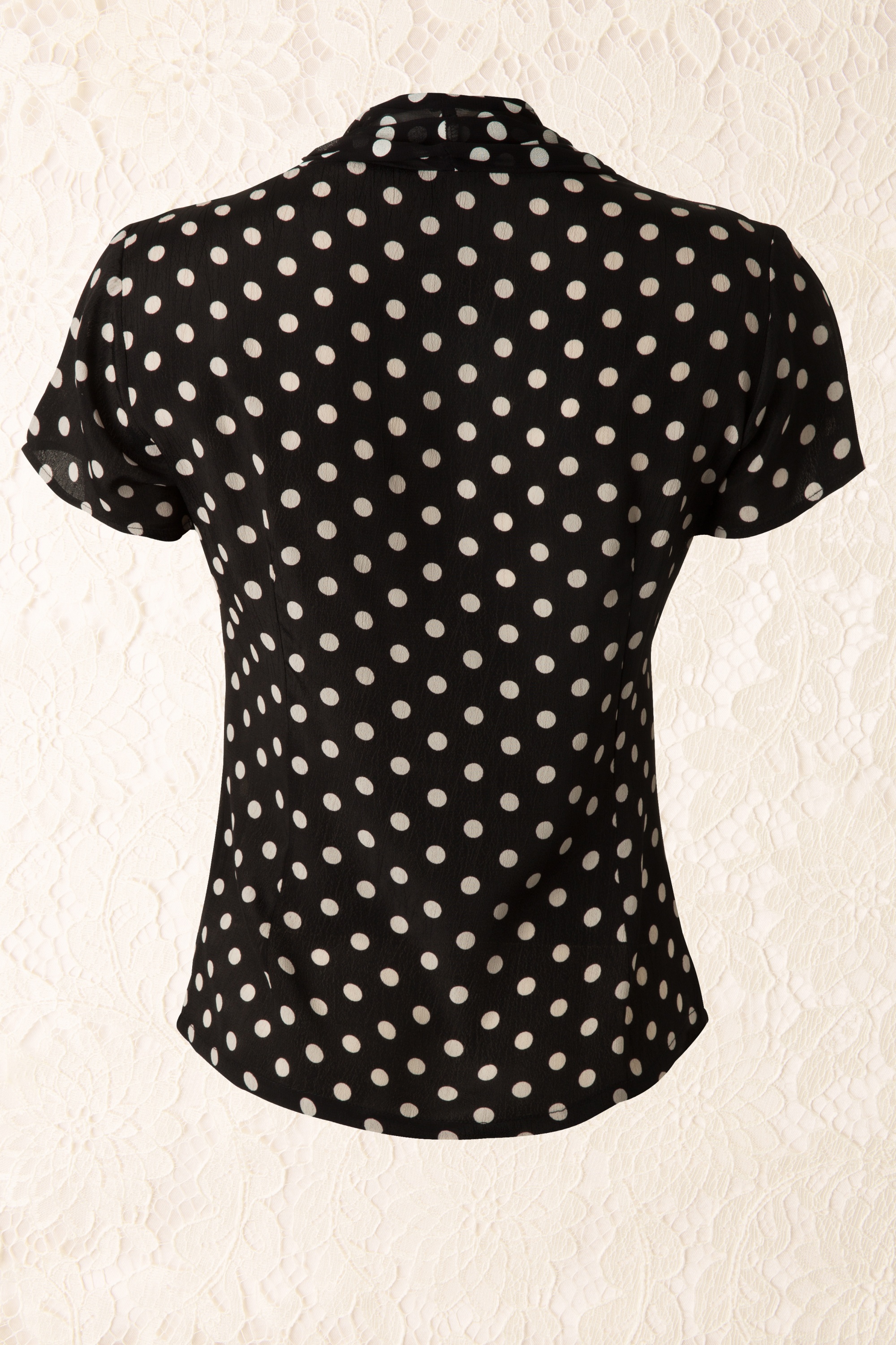 The Seamstress of Bloomsbury - Paula polkadotblouse in zwart en wit 2