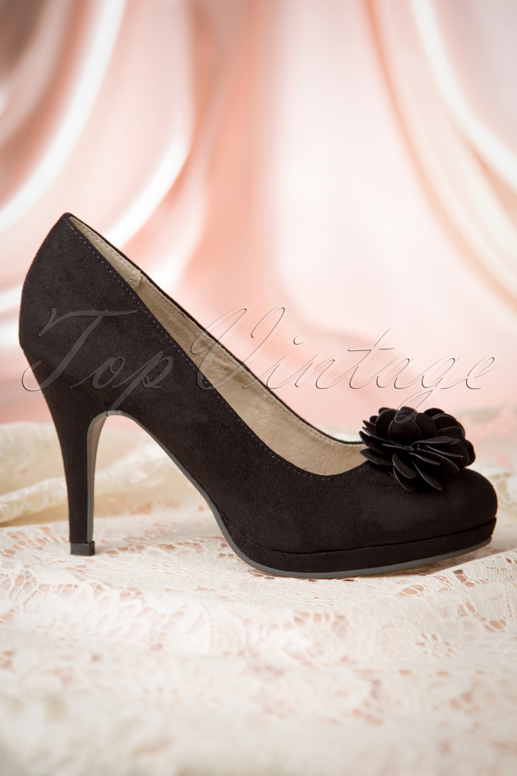 50s Rose Flower Pumps in Black