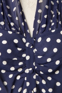 The Seamstress of Bloomsbury - Paula Polkadot blouse in marineblauw en crème 5