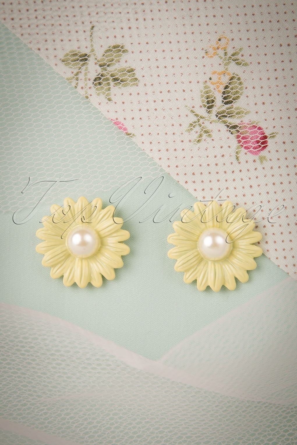 60s Pearl In a Flower Earring